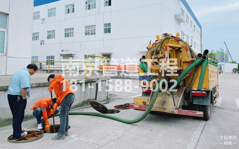 256慈悲社电子厂抽粪
